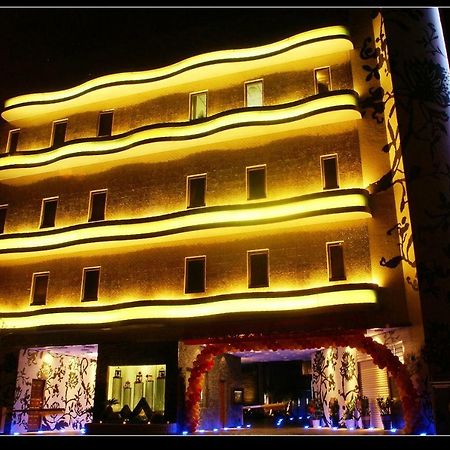 Mos Motel Taoyuan Exterior photo
