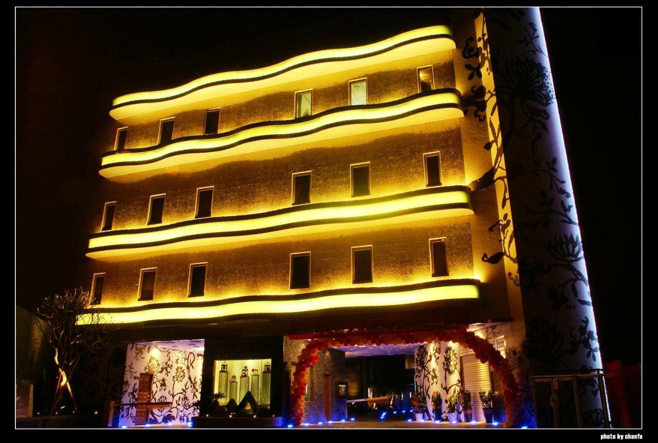 Mos Motel Taoyuan Exterior photo